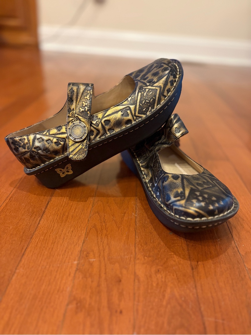 Alegria | “Poker Face” Mary Jane Clogs in Metallic Gold size 37-(7/7.5)